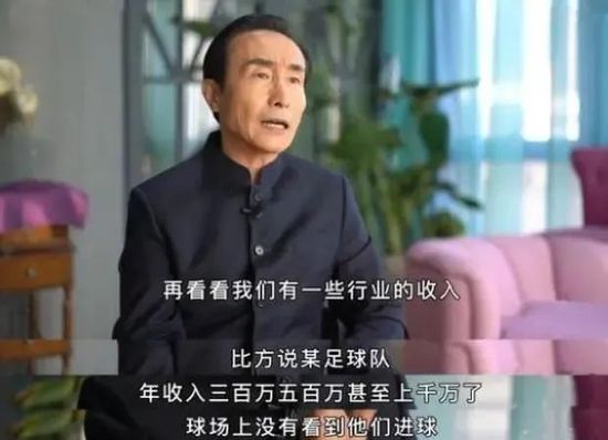 另外，维尼修斯和卡马文加也在继续各自的恢复进程，前者已经回到球场上进行了有球训练，不过皇马对他们的情况持谨慎态度，原则上他们要到2024年才会回到赛场。